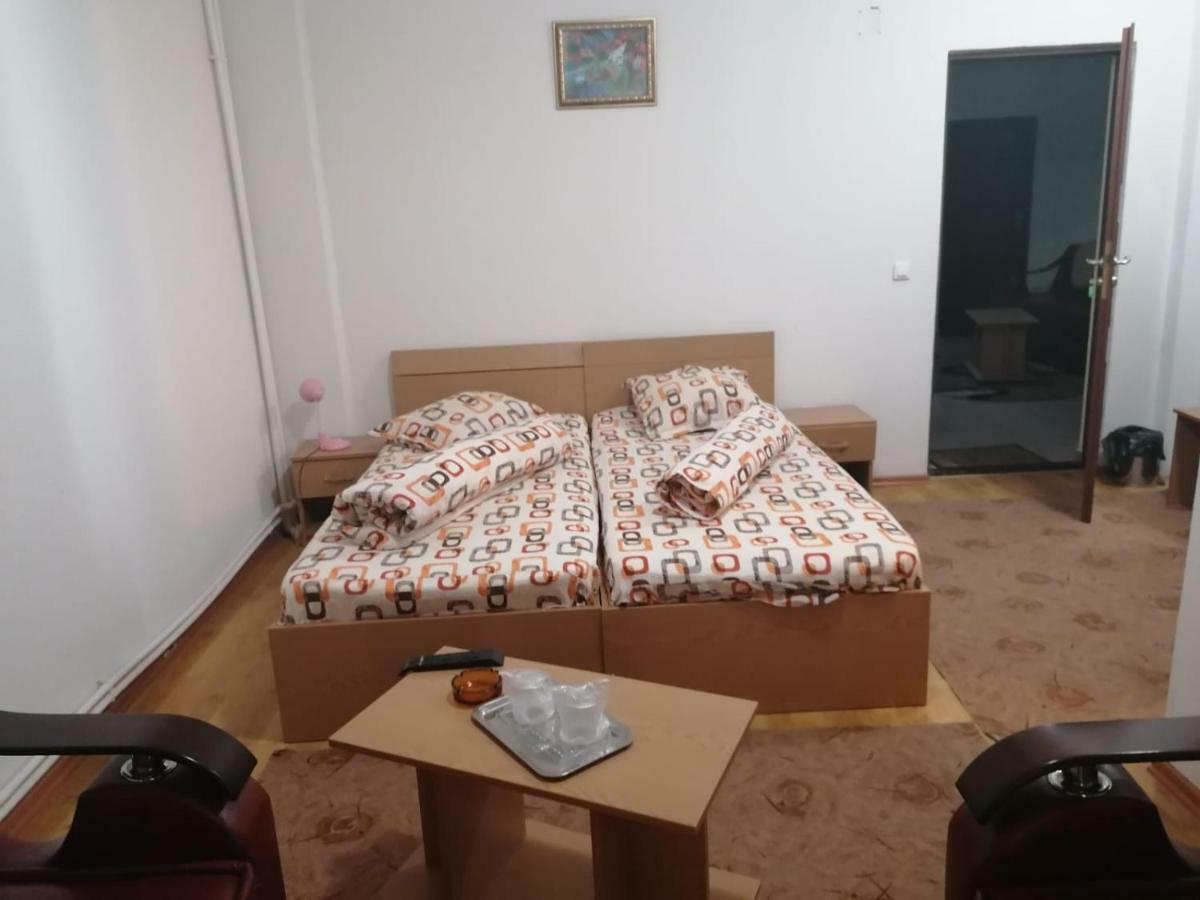 Albestii Paminteni Pensiunea Pomi -Oesti酒店 外观 照片